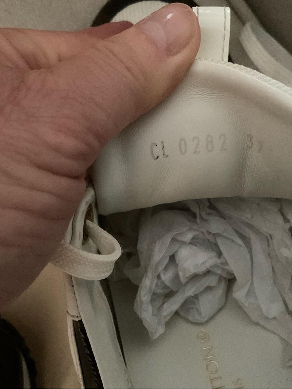 LOUIS VUITTON RUN AWAY WHITE CLASSIC MONOGRAM SNEAKER SIZE 37 IT . - Picture 16 of 16